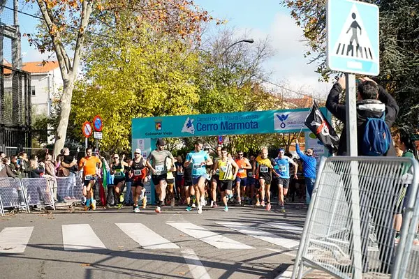 Salida de la carrera Cerro Marmota en las calles de Colmenar Viejo