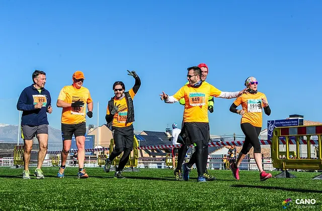 Ambiente festivo entre los participantes de la San Silvestre de Galapagar
